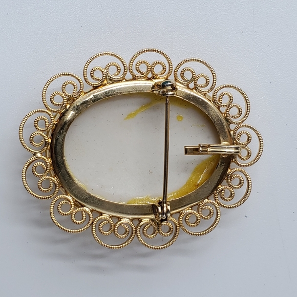 Vintage Floral Cameo Brooch Pin Signed Jerry Gold - Picture 2 of 3